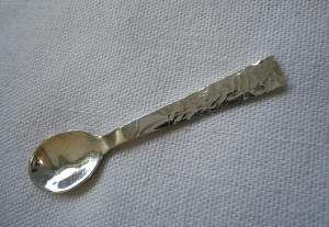 800px-Small_silver_spoon